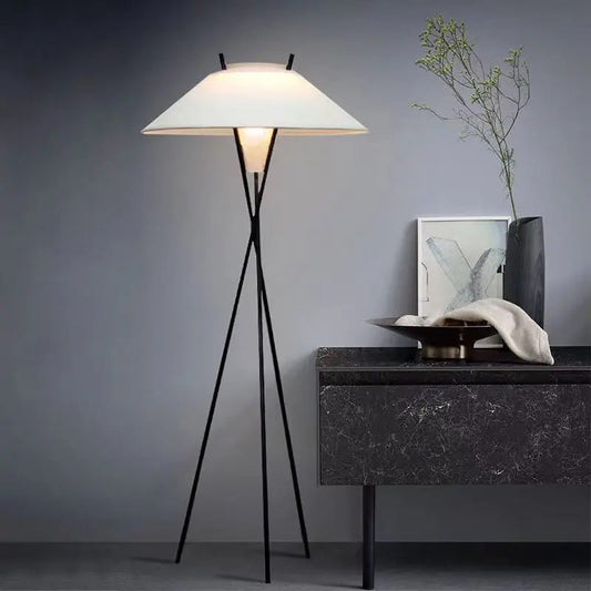 Elegant hat floor lamp