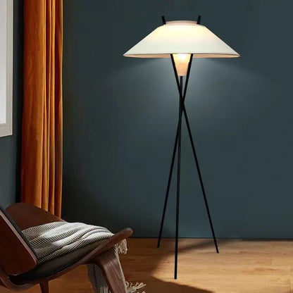 Elegant hat floor lamp