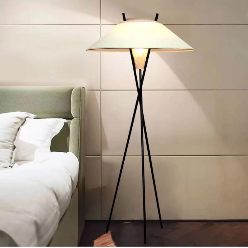 Elegant hat floor lamp