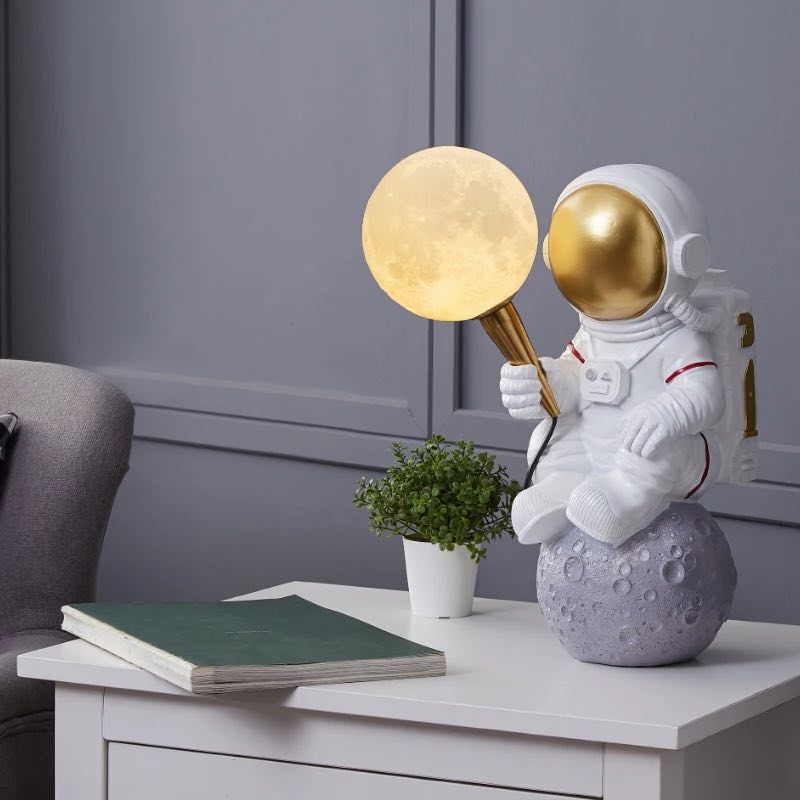 Space man table lamp